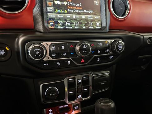 Used 2020 Jeep Wrangler Unlimited Rubicon AWD/4WD image 30