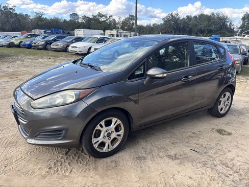 Used 2015 Ford Fiesta SE w/ Comfort Package FWD image 2
