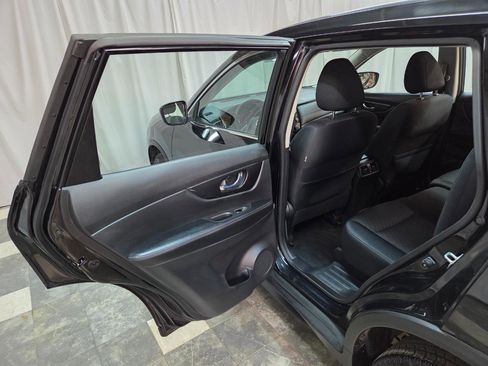 Used 2018 Nissan Rogue S image 11