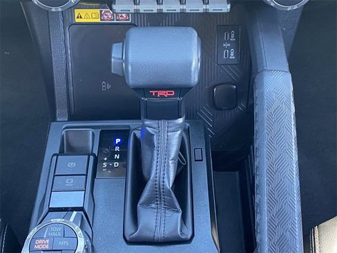 Certified 2025 Toyota 4Runner TRD Off-Road Premium image 31