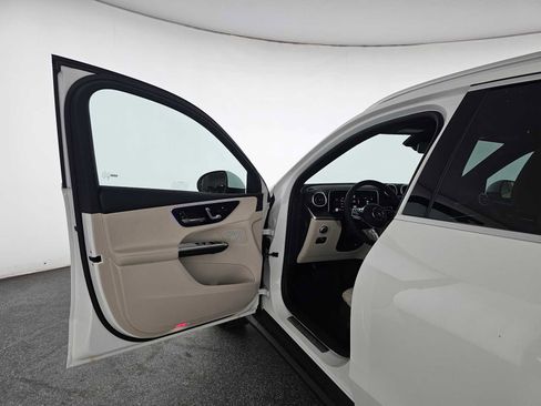 Used 2026 Mercedes-Benz GLC 300 image 19