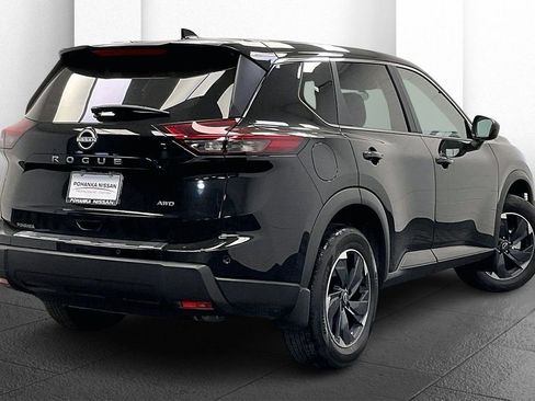 Certified 2026 Nissan Rogue SV image 12