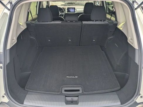 Certified 2023 Nissan Rogue SV FWD image 14