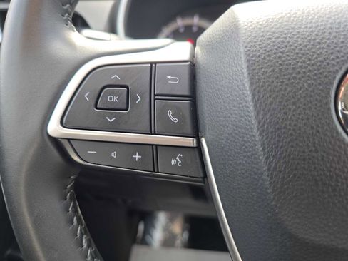 Certified 2025 Toyota Highlander XLE FWD image 31