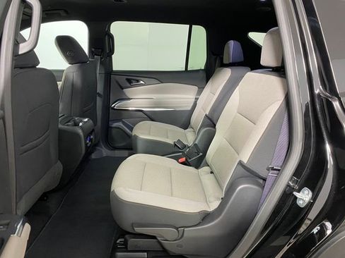 Certified 2025 Chevrolet Traverse LT image 27