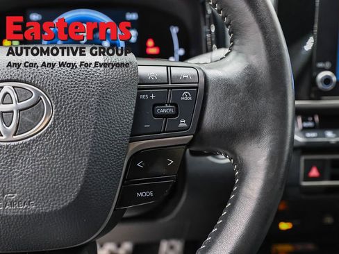 Used 2025 Toyota Camry SE w/ Convenience Package image 16