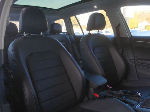 Used 2017 Volkswagen Golf SEL image 30