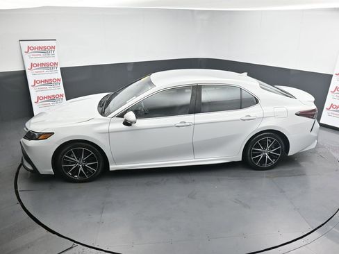 Used 2023 Toyota Camry SE image 29