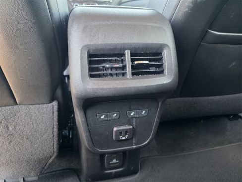 Used 2023 Chevrolet Equinox Premier image 17