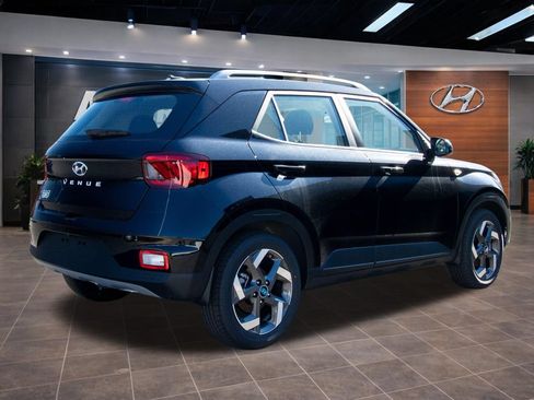 Used 2026 Hyundai Venue SEL FWD image 5