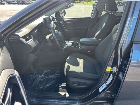 Used 2021 Toyota RAV4 XLE w/ Convenience Package AWD/4WD image 9