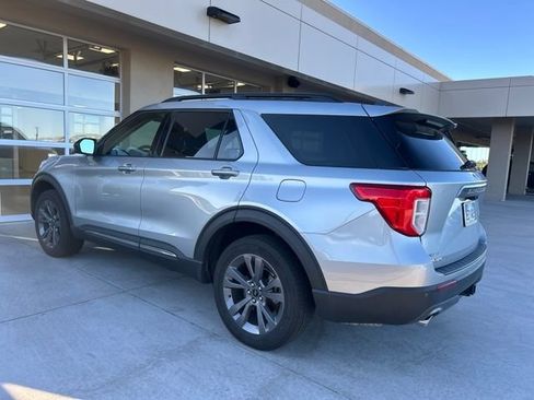 Used 2023 Ford Explorer XLT w/ Equipment Group 202A AWD/4WD image 4