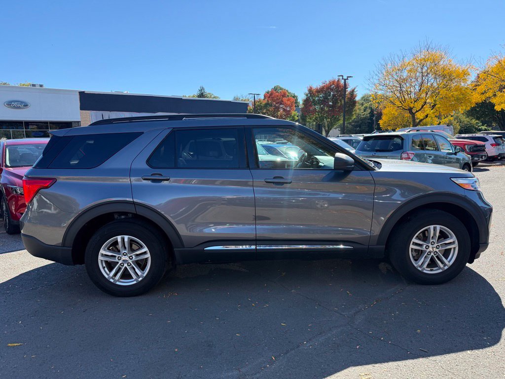 Used 2022 Ford Explorer XLT w/ Equipment Group 202A AWD/4WD image 5