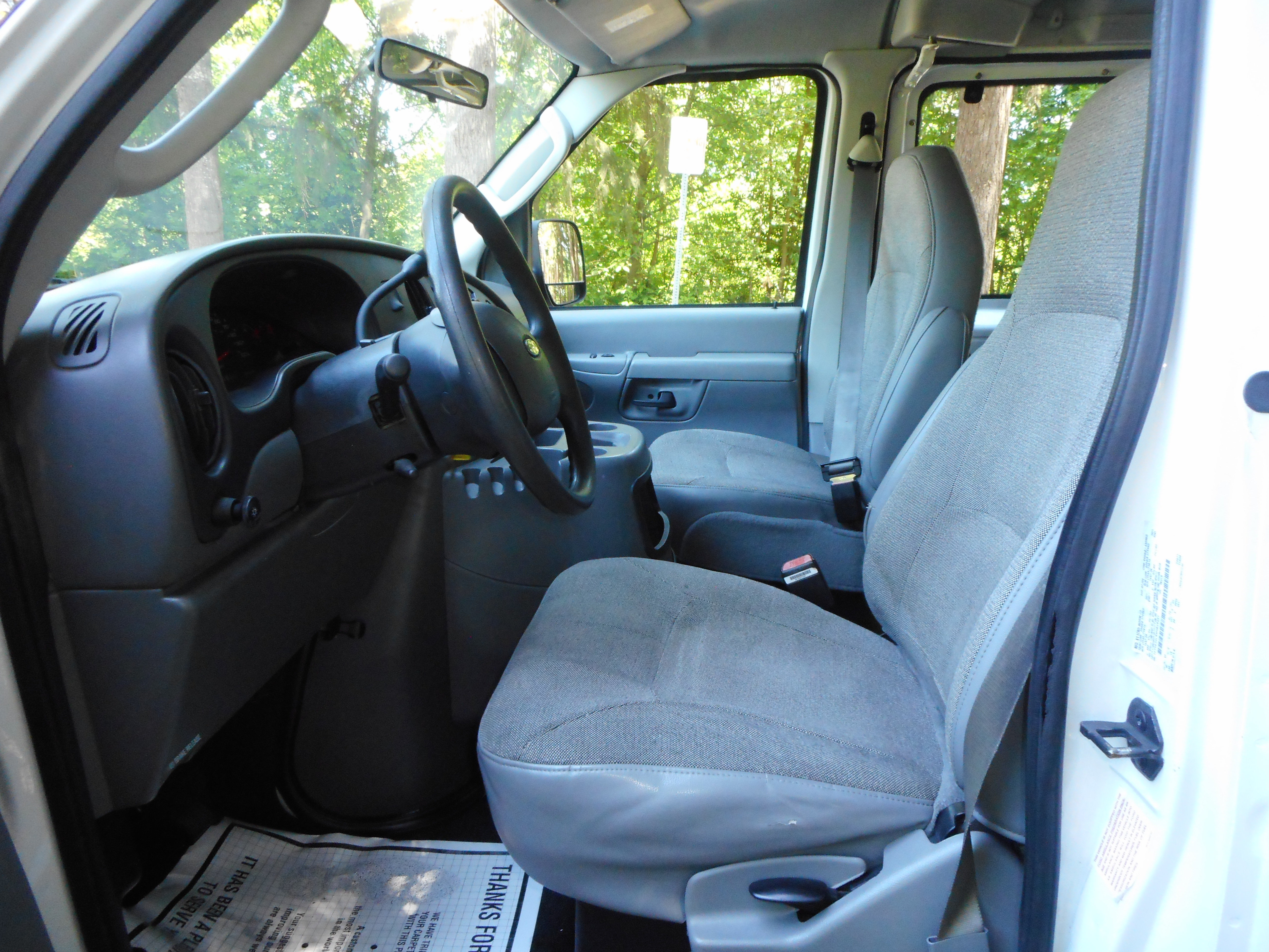Used 2004 Ford E-350 and Econoline 350 Super Duty RWD image 12