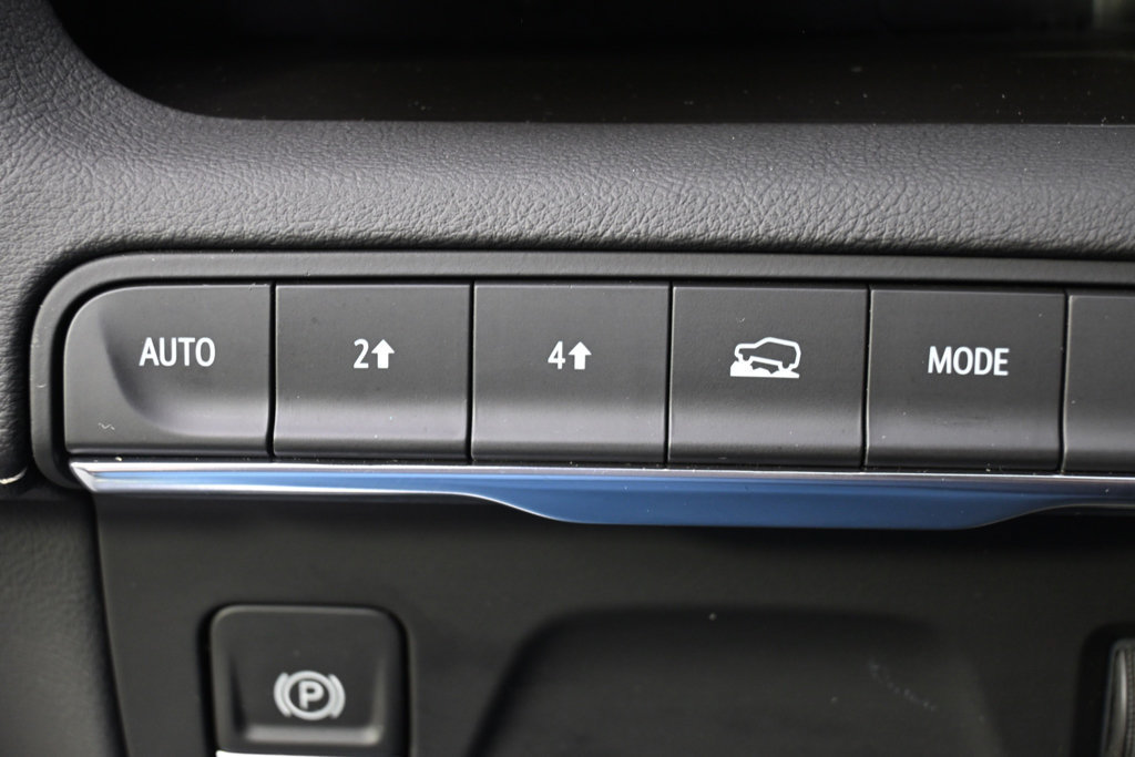 Used 2023 Cadillac Escalade Premium Luxury AWD/4WD image 26