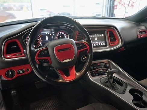 Used 2019 Dodge Challenger SXT image 33