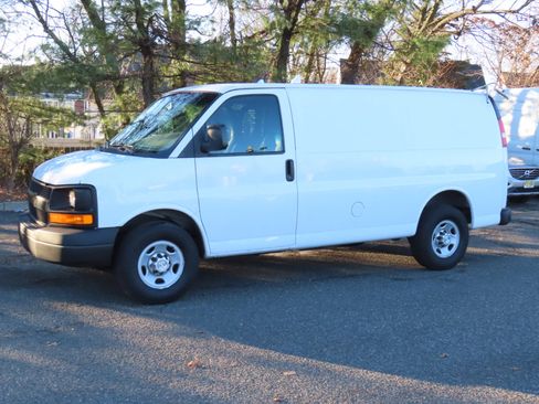 Used 2015 Chevrolet Express 2500 image 2