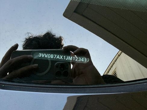 Used 2018 Volkswagen Tiguan S image 27