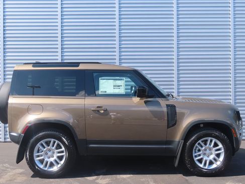 Used 2023 Land Rover Defender 90 S image 15