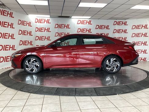 Used 2025 Hyundai Elantra Sport FWD image 4
