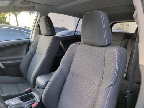 Used 2018 Toyota RAV4 XLE w/ Plus Extra Value Package FWD image 23