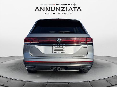 Used 2025 Volkswagen Atlas SE image 4