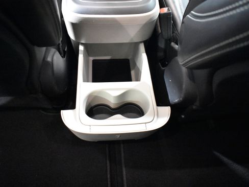 Used 2023 Chrysler Pacifica Touring-L FWD image 28