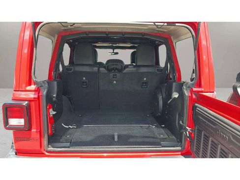 Used 2019 Jeep Wrangler Unlimited Sahara w/ Uconnect 4C Nav & Sound Group AWD/4WD image 9
