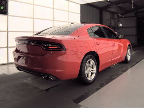 Used 2022 Dodge Charger SXT RWD image 4