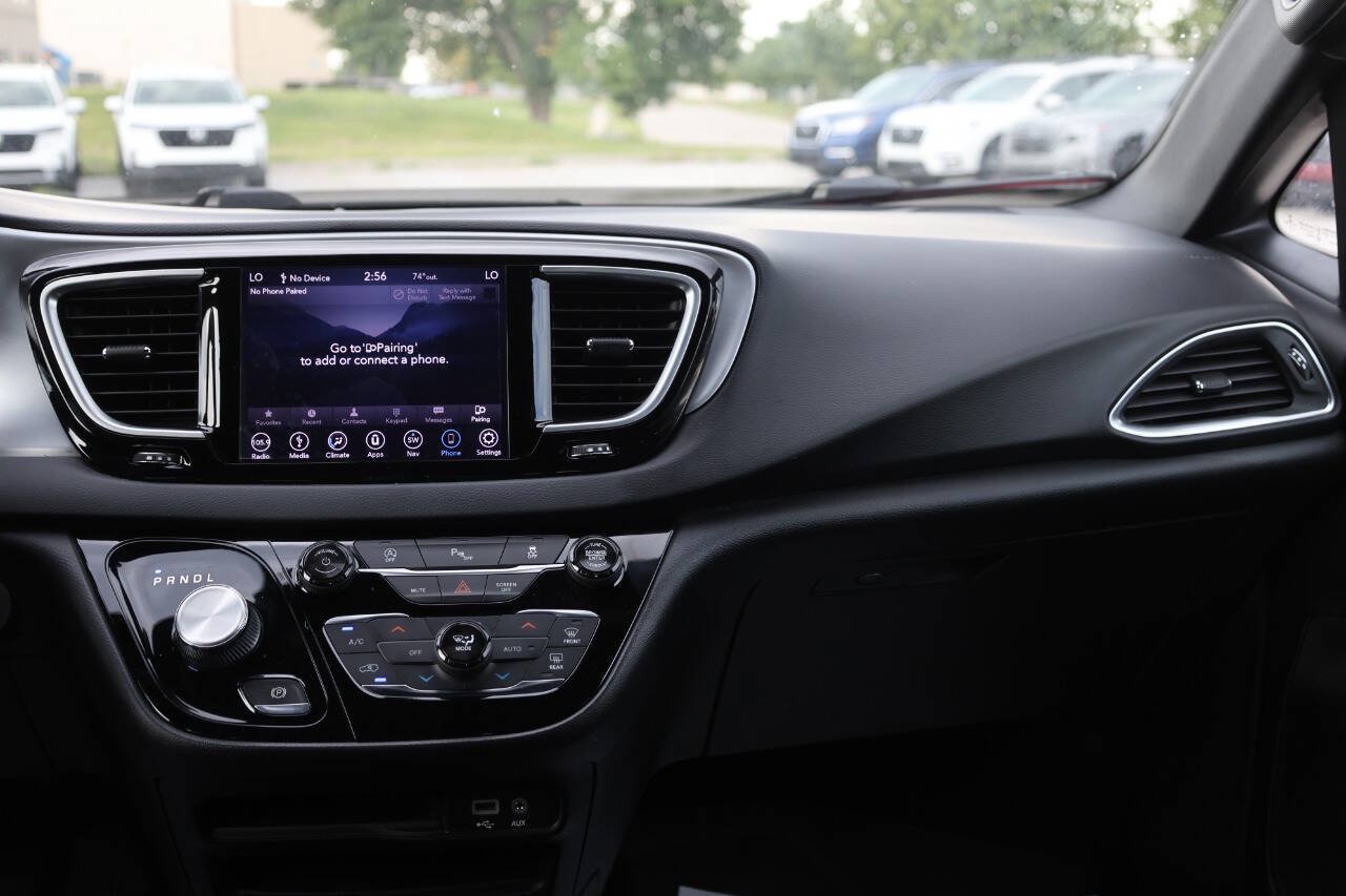 Used 2018 Chrysler Pacifica Touring Plus w/ S Appearance Package FWD image 26