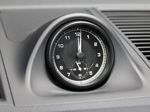 Certified 2025 Porsche Macan image 36