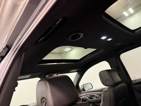 Used 2023 Chevrolet Traverse LT w/ LT Premium Package image 11