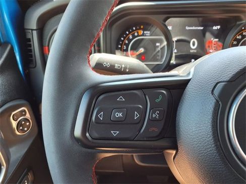 Used 2024 Jeep Gladiator Rubicon w/ Technology Group image 19