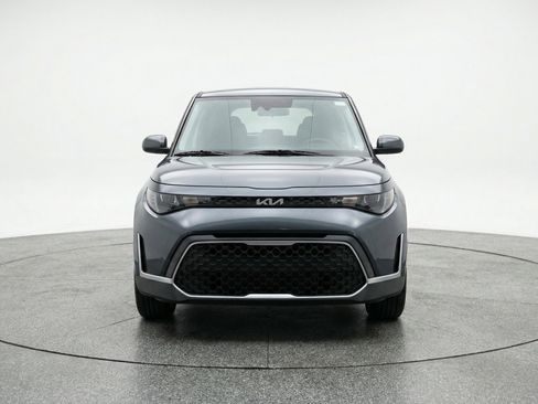 Used 2025 Kia Soul LX w/ LX Technology Package FWD image 2