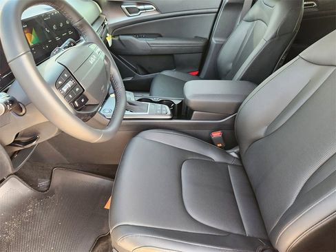 New 2026 Kia Sportage EX image 9
