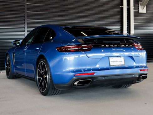 Used 2018 Porsche Panamera image 3