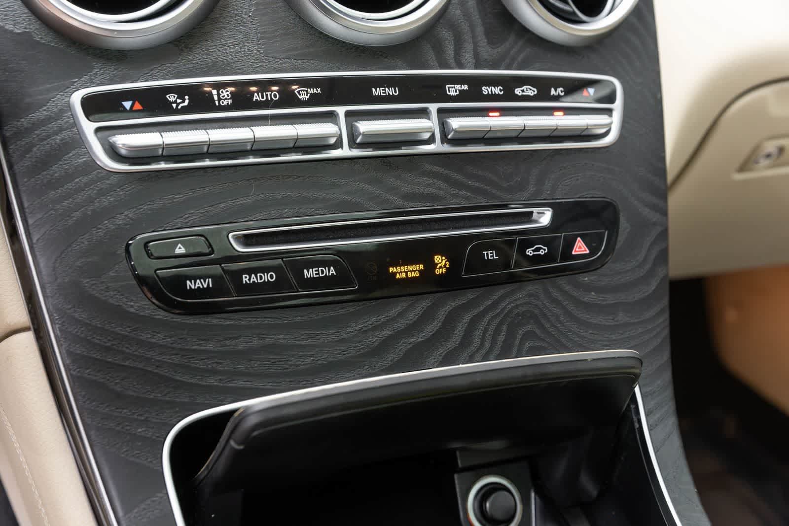 Used 2018 Mercedes-Benz GLC 300 4MATIC image 32