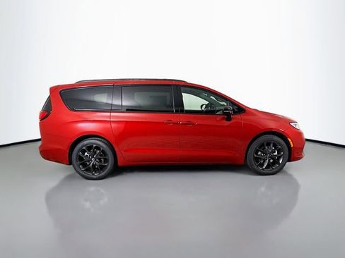 New 2026 Chrysler Pacifica Select w/ S Appearance Package FWD image 8