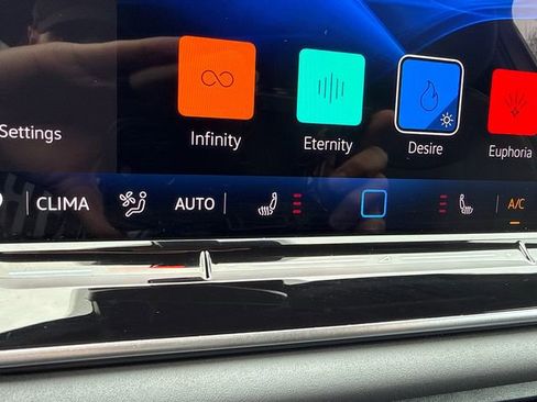 Certified 2025 Volkswagen Tiguan SE R-Line image 20