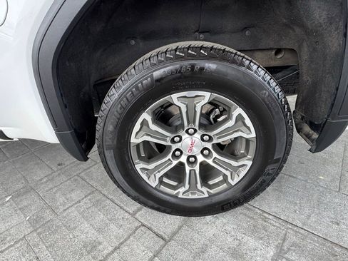 Used 2025 GMC Sierra 1500 SLT image 4