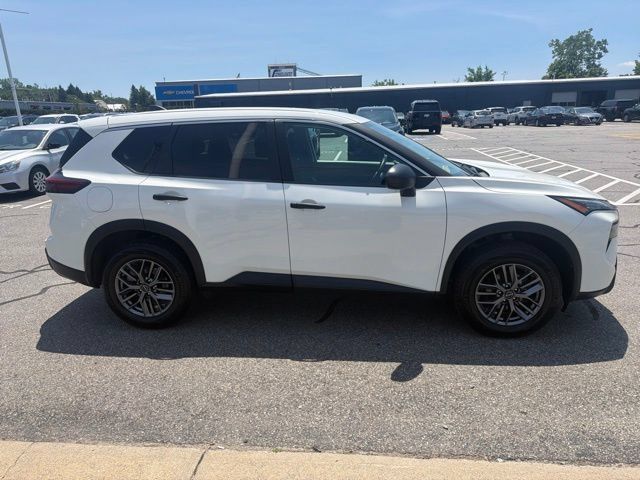 Used 2024 Nissan Rogue S AWD/4WD image 4