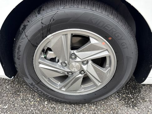 New 2026 Hyundai Elantra SE FWD image 9