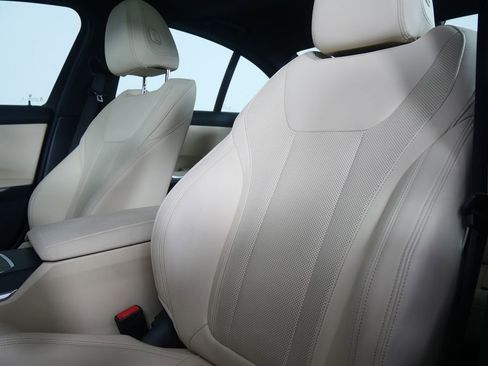 Certified 2025 BMW 330i Sedan image 11