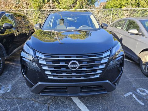 Used 2024 Nissan Rogue S image 2