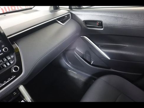 Used 2022 Toyota Corolla Cross LE AWD/4WD image 15