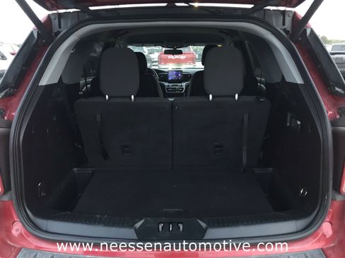 Used 2022 Ford Explorer XLT image 23