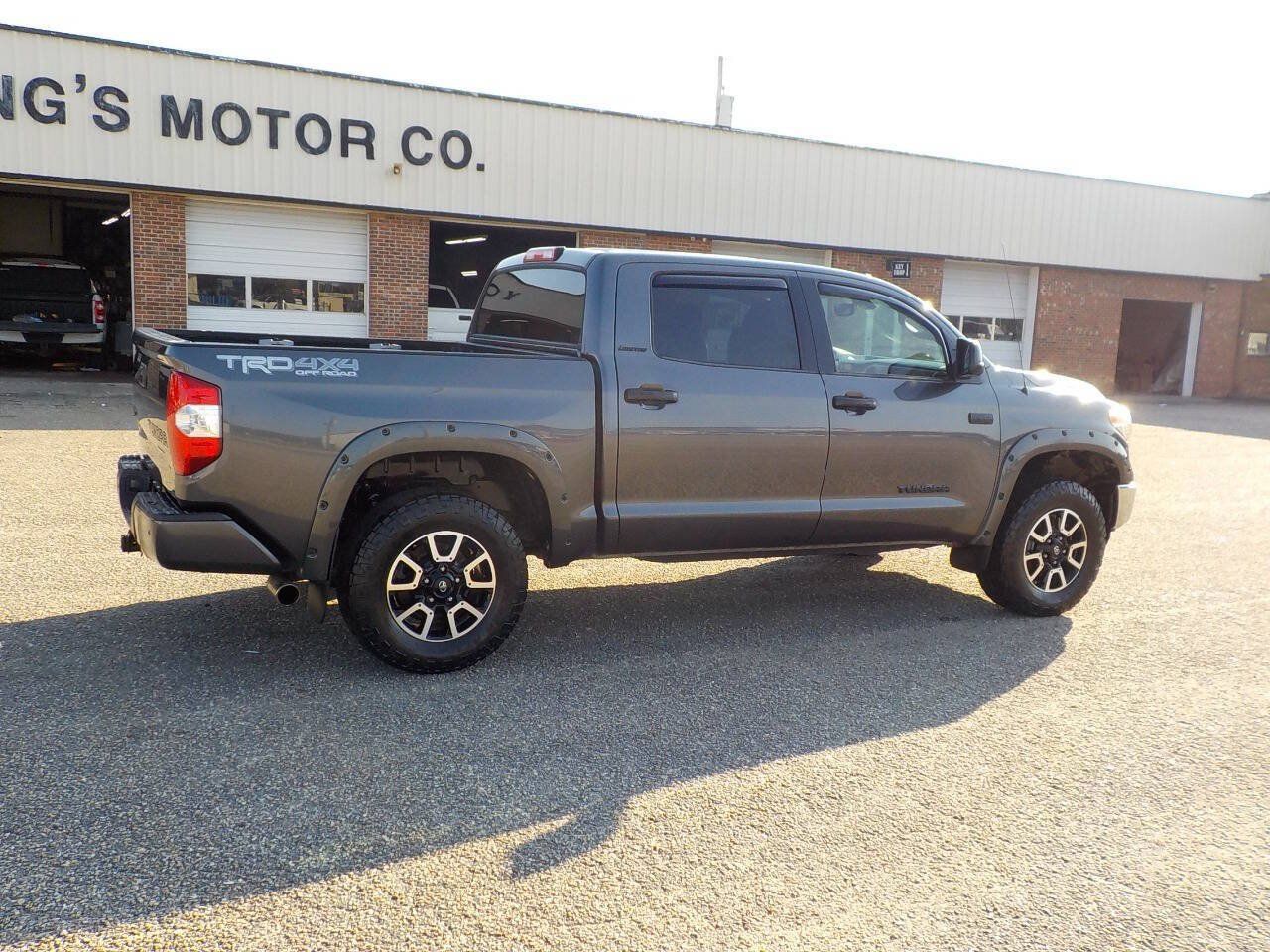 Used 2018 Toyota Tundra Limited w/ Limited Premium Package AWD/4WD image 6