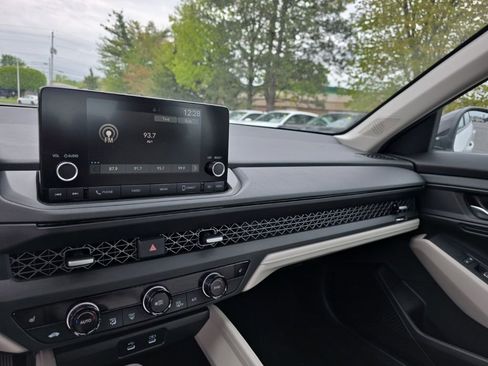 Certified 2025 Honda Accord SE image 17