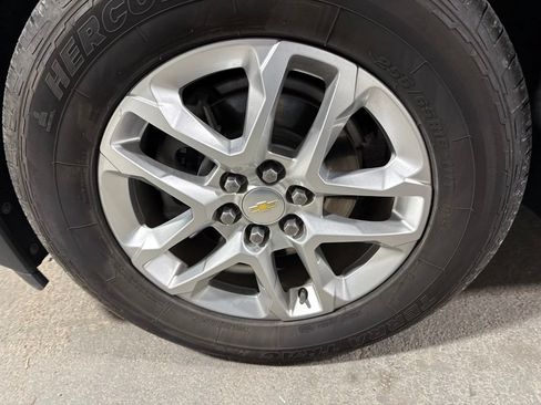Used 2021 Chevrolet Traverse LT FWD image 38