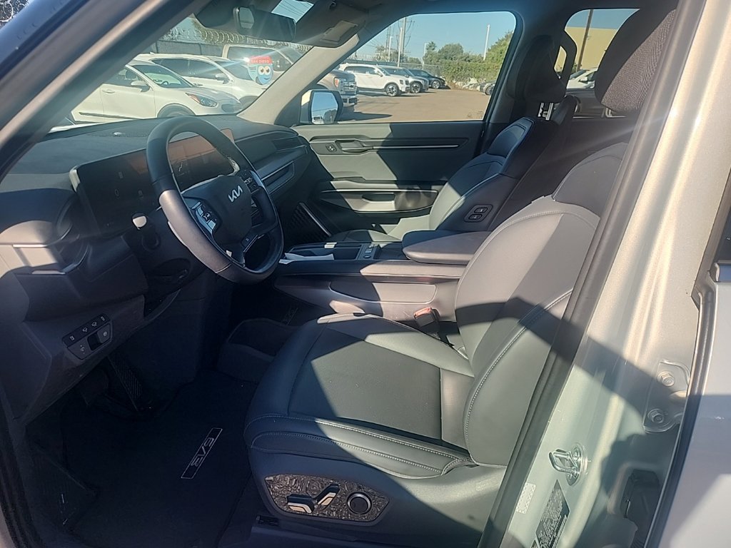 Used 2024 Kia EV9 Light Long Range RWD image 18